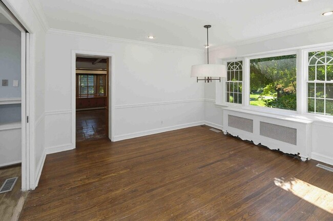 Building Photo - 1268 Rydal Rd