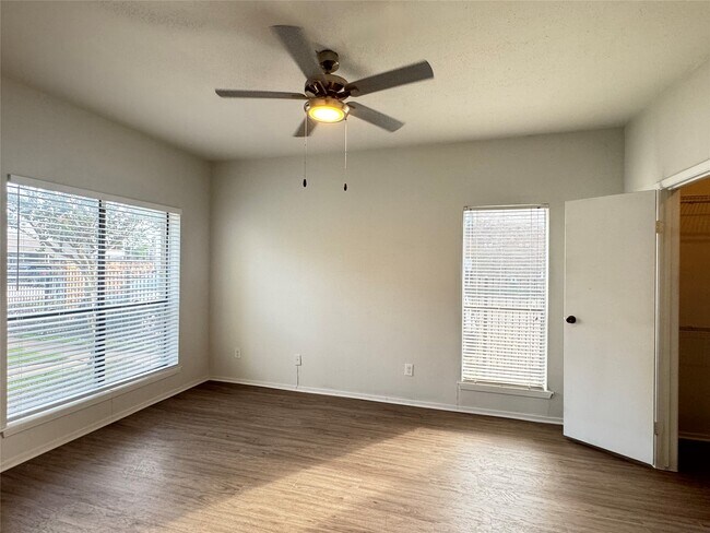 Building Photo - 6602 Harbor Town Dr
