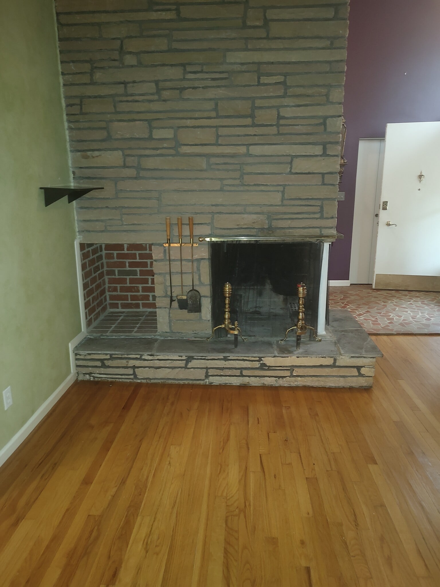 Fireplace in living room - 6208 Ivymount Rd