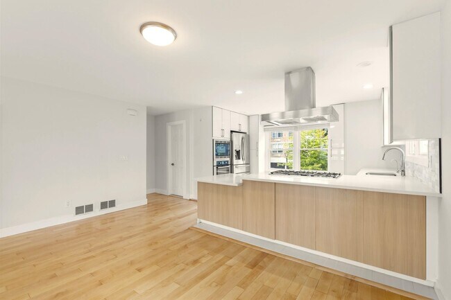 Building Photo - 6 Grand Cove Way