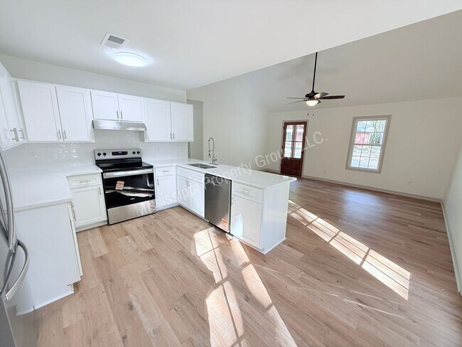 Building Photo - 3BR/3BA For Rent Short Term