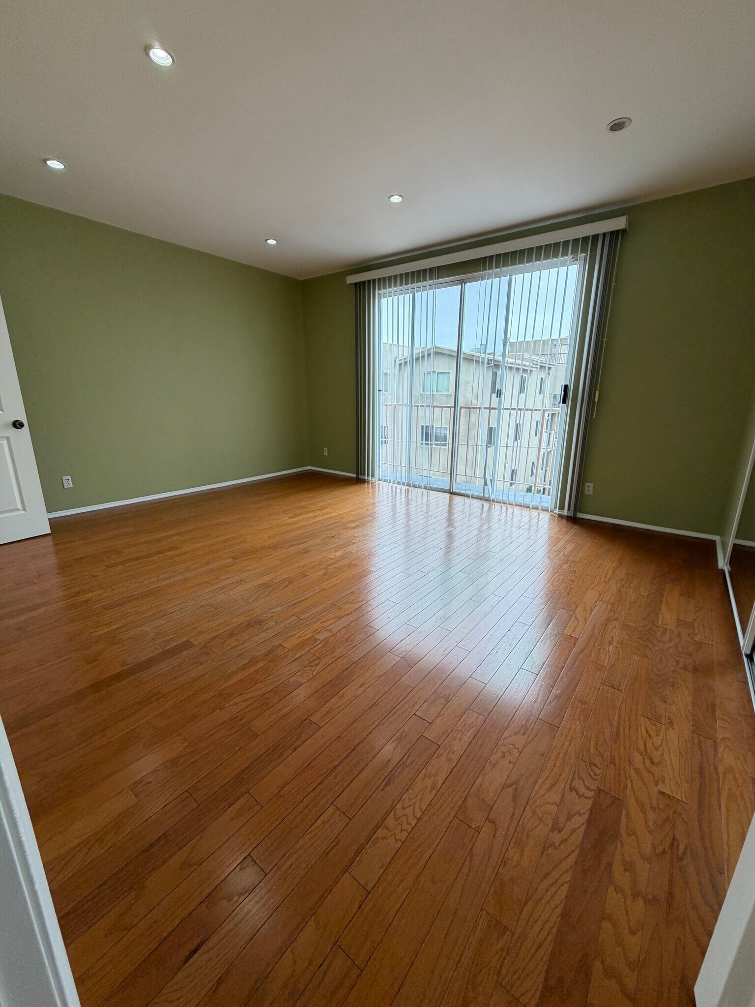 Building Photo - 1409 S Saltair Ave