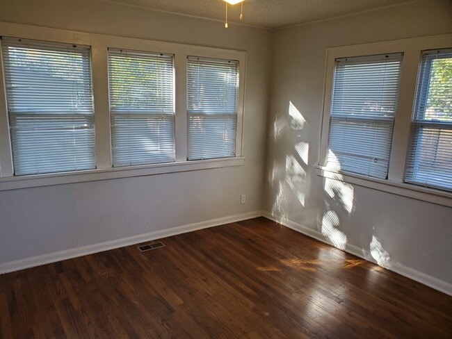 Building Photo - 705 N Boulevard