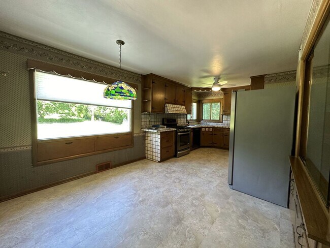 Building Photo - Spacious Ranch in Elm Grove!