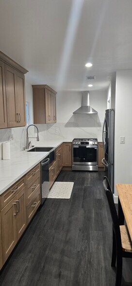 Kitchen - 530 W 3rd St