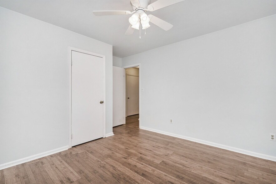 Building Photo - 5213 Clover Hill Dr