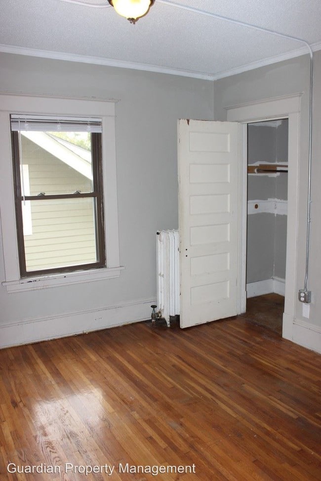 Building Photo - 1024-1026 15th Ave SE