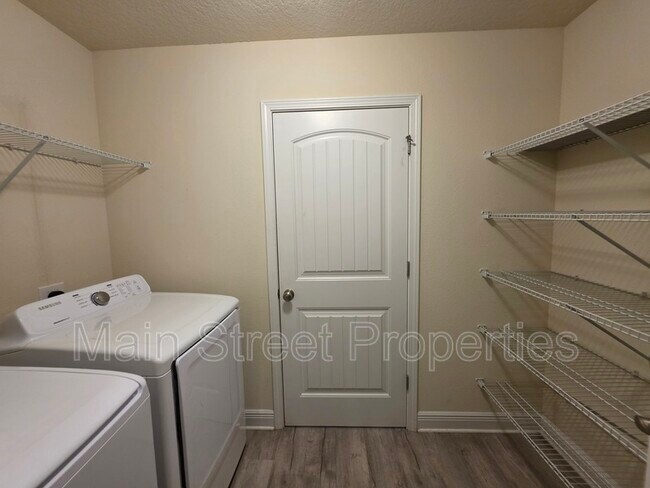 Building Photo - 4411 Fiske St