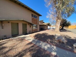 Building Photo - 953 N Desert Ave