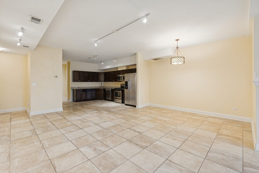 Building Photo - 2801 W Ardmore Ave