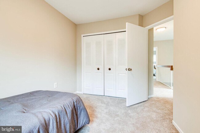 Building Photo - 8624 Venoy Ct