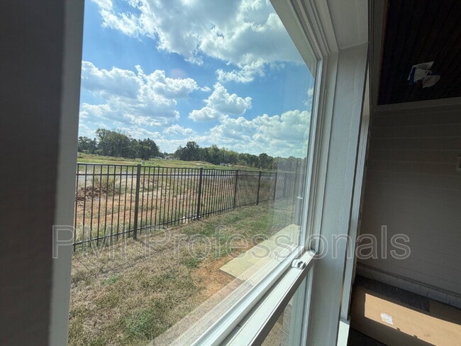 Building Photo - 2035 Grace Johns Cir
