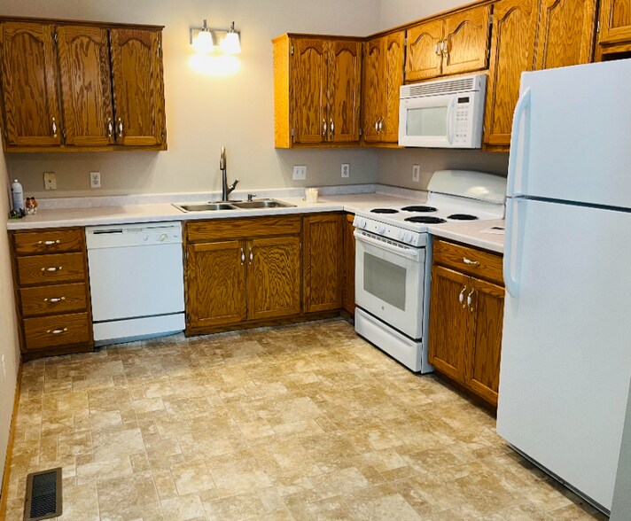 Building Photo - 5313 140th Ave NW