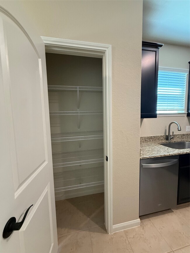 Building Photo - 8985 Oval Glass St