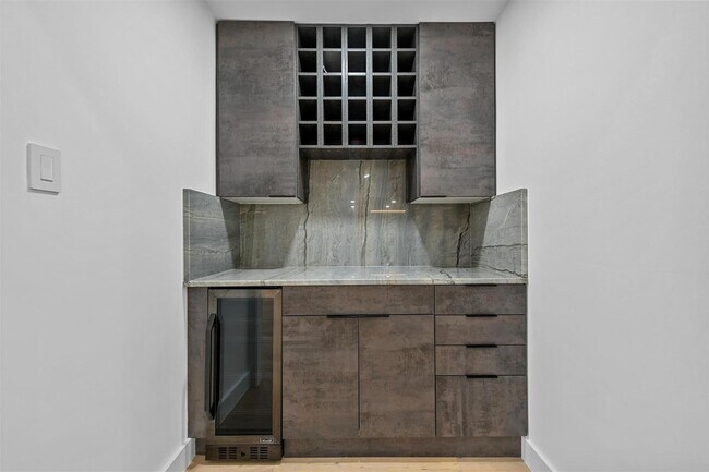 Building Photo - 12417 Quincy Ln