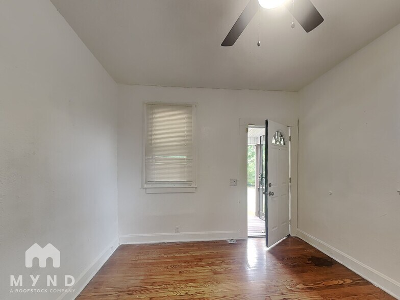 Building Photo - 4319 E 56th St