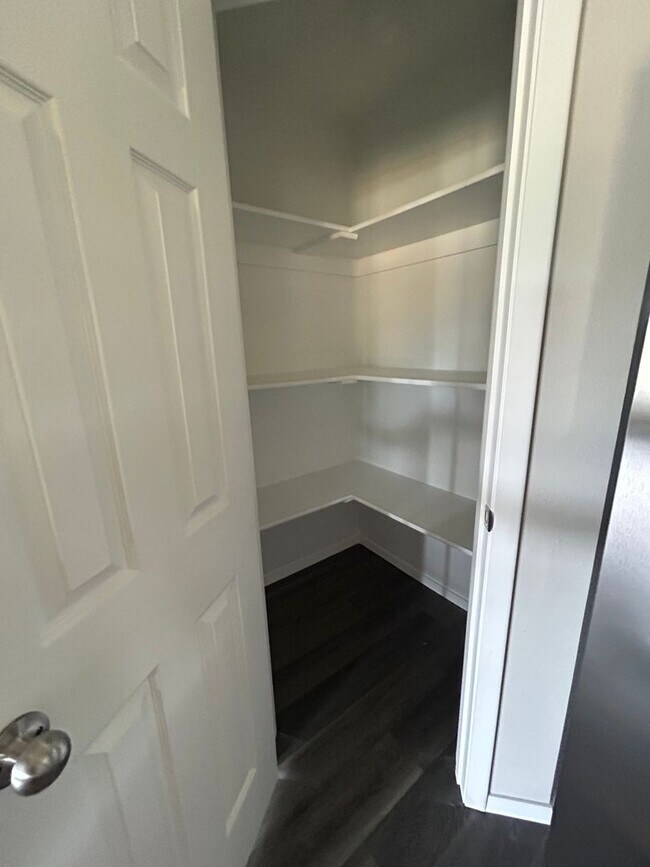 Building Photo - 3 bedroom 2 1/2 bath house with 2 car garage.