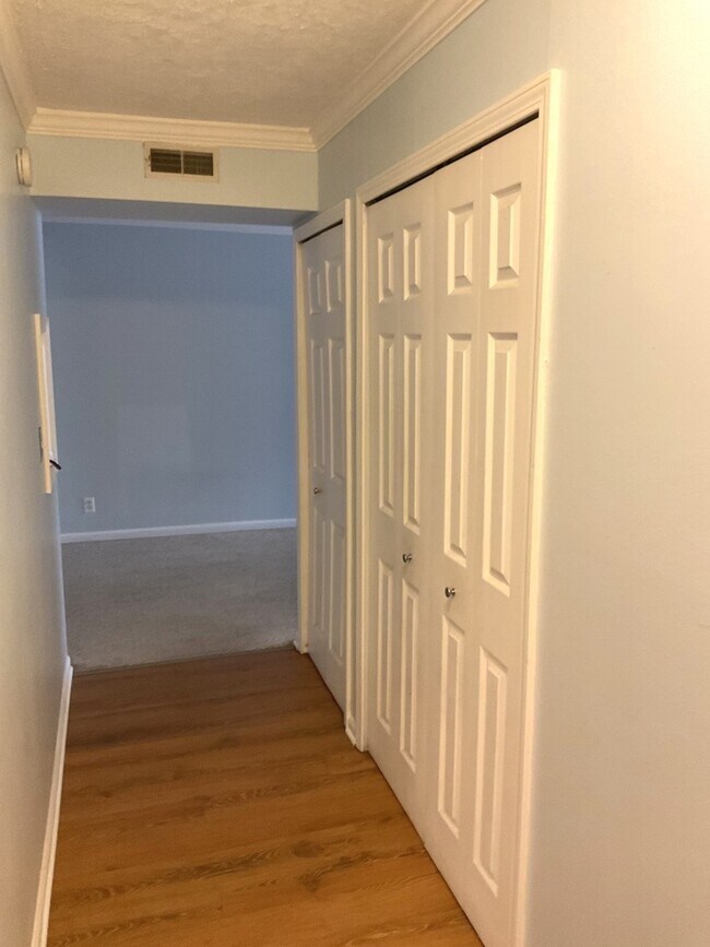 Building Photo - 1850 Tall Oaks Dr