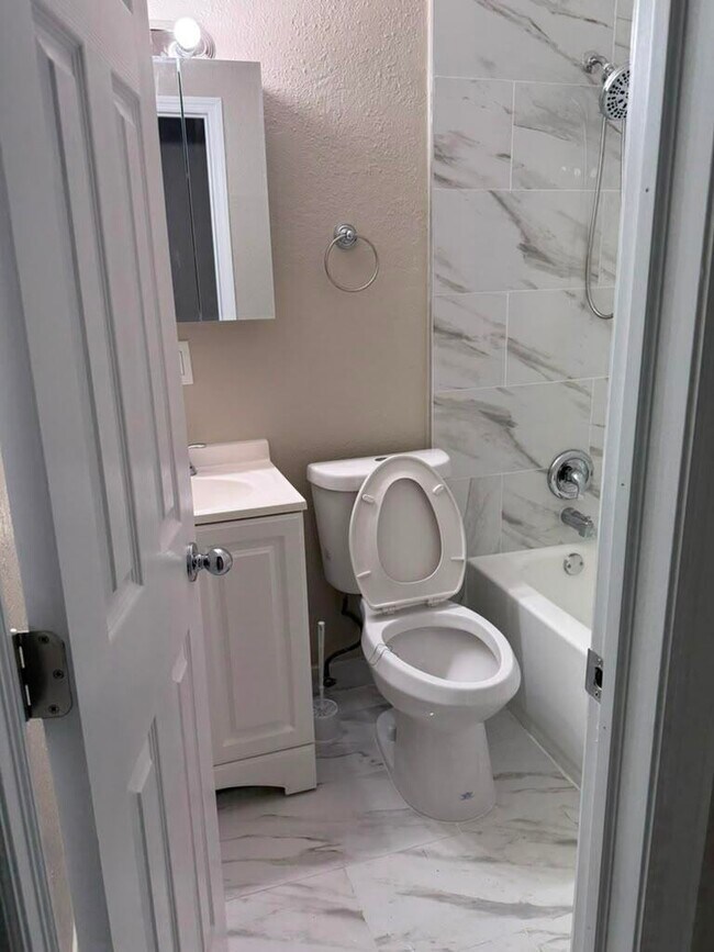 Building Photo - 9519 Birmingham Dr