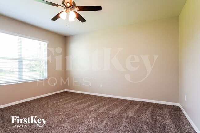 Building Photo - 349 NE 30th Terrace