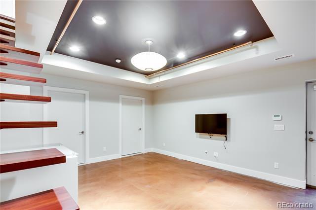 Building Photo - 2536 Glenarm Pl