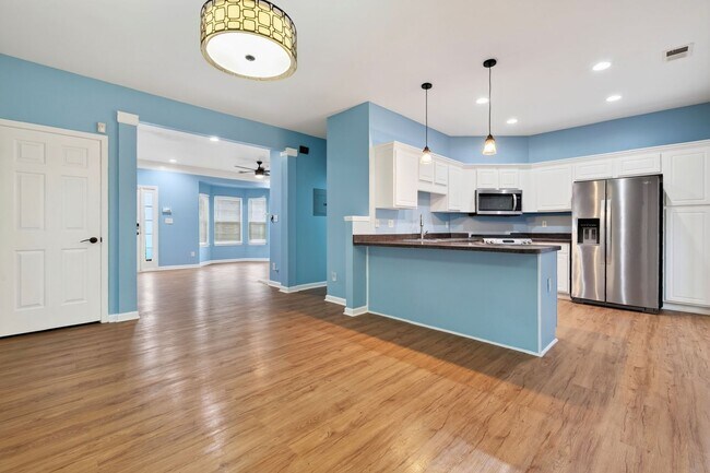 Building Photo - 5495 Hampton Ct