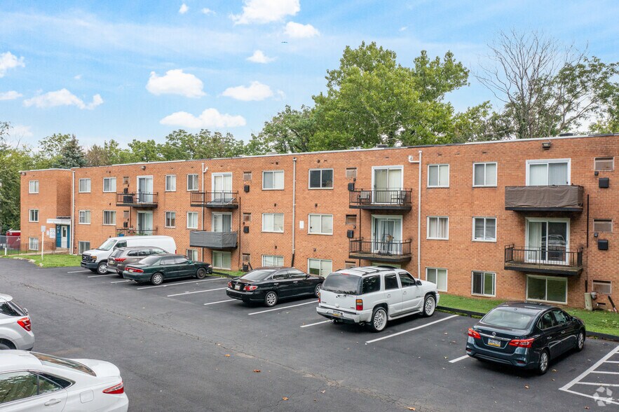 Building Photo - Harrison Court Apartments