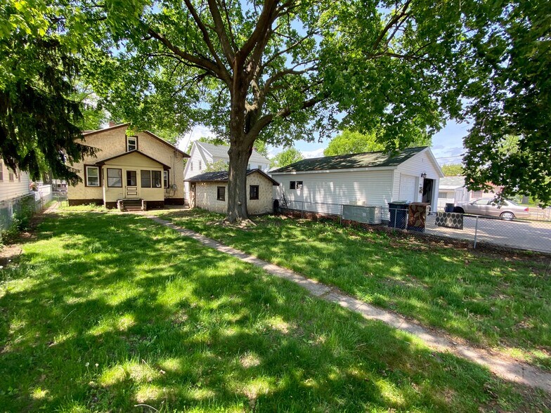 Building Photo - 780 Hillview Ave
