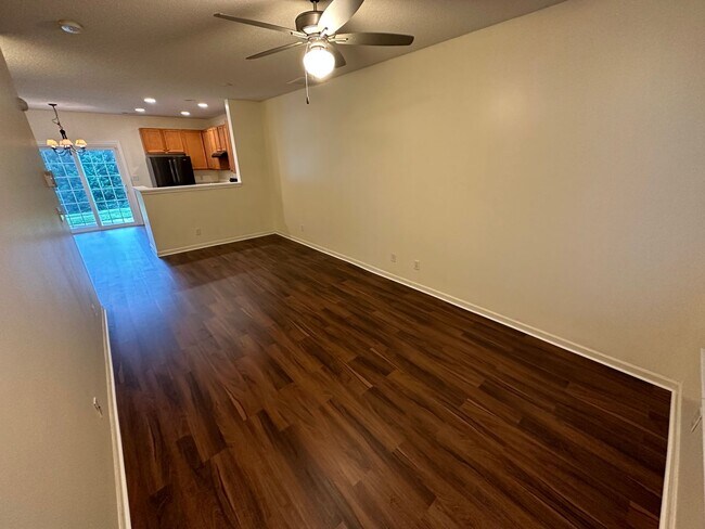 Building Photo - Great 2 Bedroom 2.5 Bath in Ridge Creek!