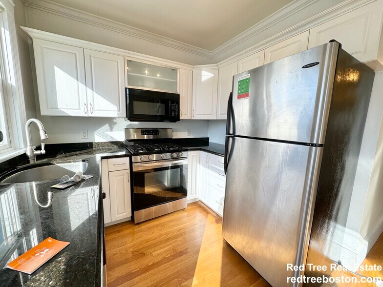 Unit 1, available 9/1 - 3 Grimes St