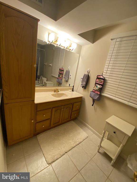 Building Photo - 5430 Ashleigh Rd