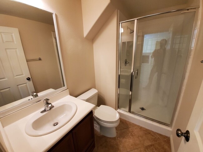 Building Photo - Spacious 4 Bedroom 3 Bath Two Story Riverp...
