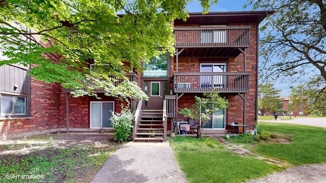 Building Photo - 29W542 Country Ridge Dr
