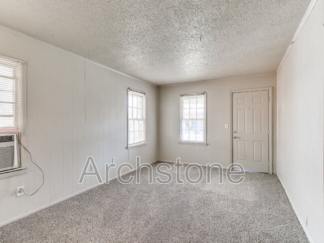 Building Photo - 527 E Boeing Dr