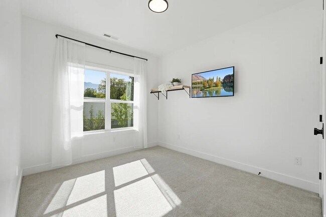 Building Photo - 429 W 80 S