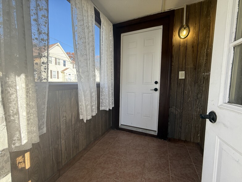 Building Photo - 1 Nelson St