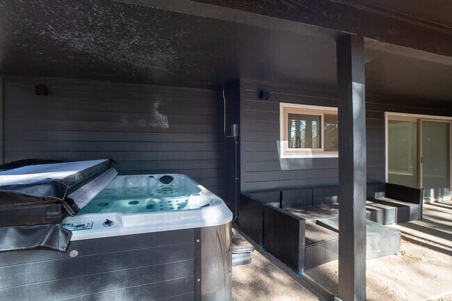 Building Photo - 4530 Red Fox Ln