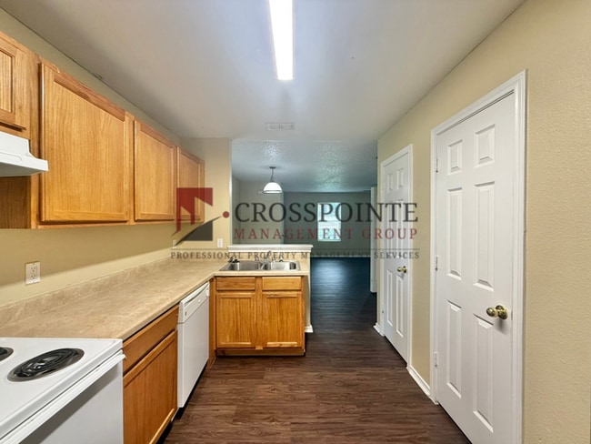 Building Photo - 3 Bedroom, 2 Bathroom Home!