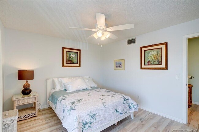 Building Photo - 5532 NE Gulfstream Way