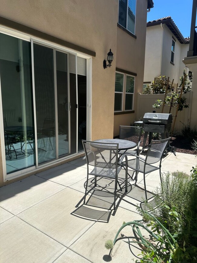Building Photo - Townhome Perfection!
