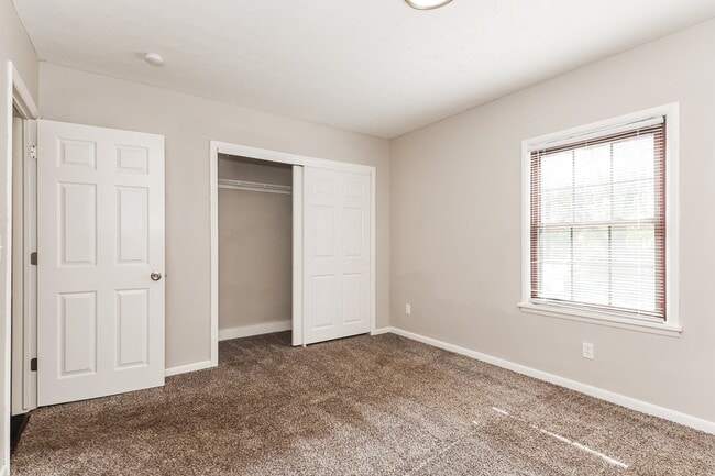 Building Photo - 297 E Melford Ave