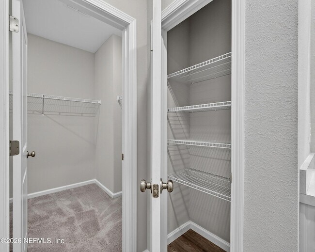 Building Photo - 14757 Cashew Ave