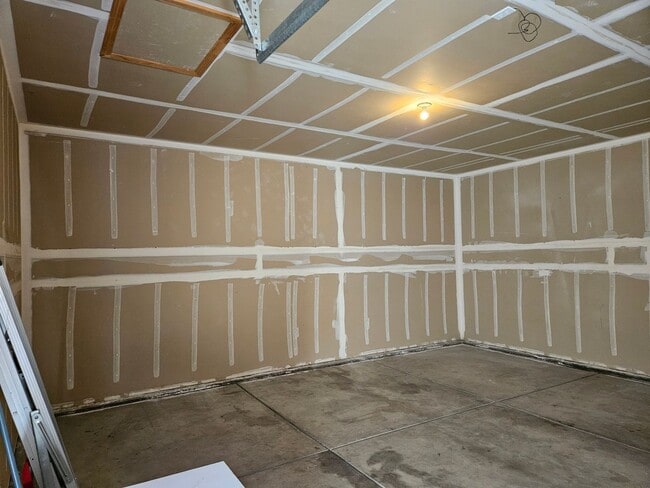 Building Photo - 3 bedroom single story in Manteca!