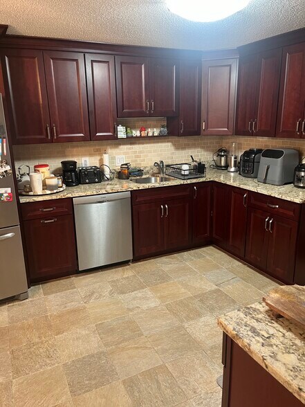 Kitchen - 23 Horizon Hill Rd