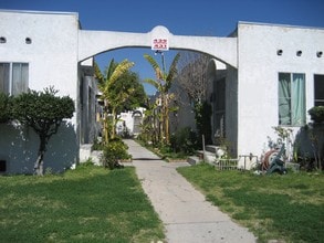 Building Photo - 429 W Garfield Ave