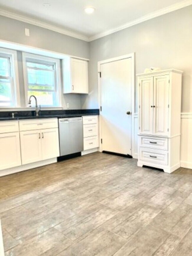 Building Photo - AVAILABLE SEPTEMBER 1ST - Beautiful, Spacious and Renovated Brighton/Oak Square 3 Bed Duplex.  NO...