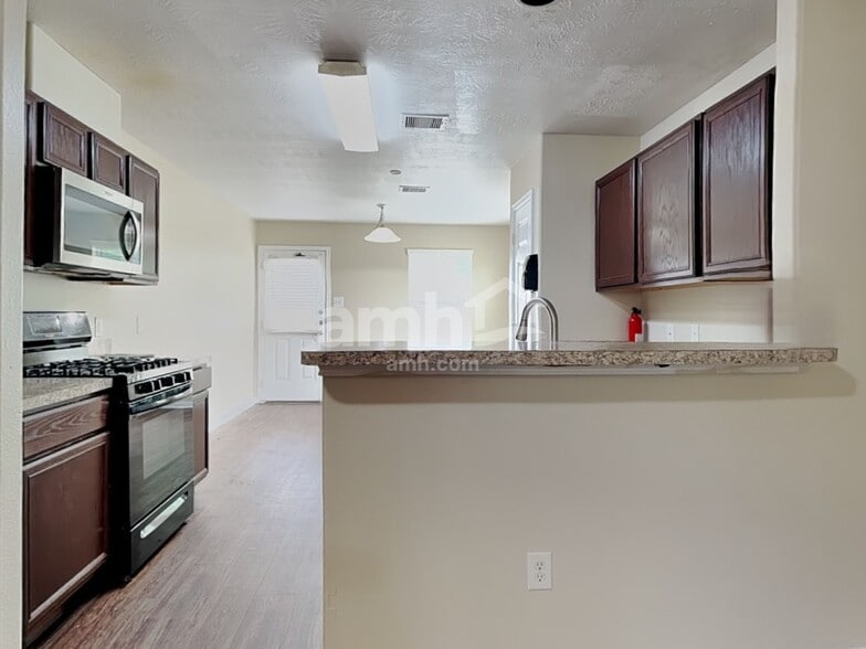 Building Photo - 22270 Queenbury Hills Dr