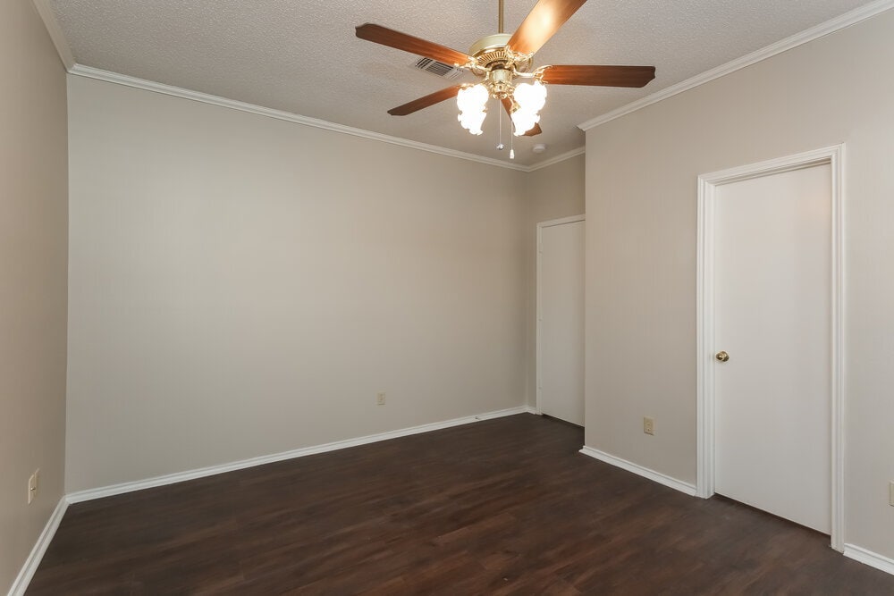 Building Photo - 2524 Park Valley Dr