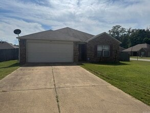 Building Photo - 200 Wildflower Dr