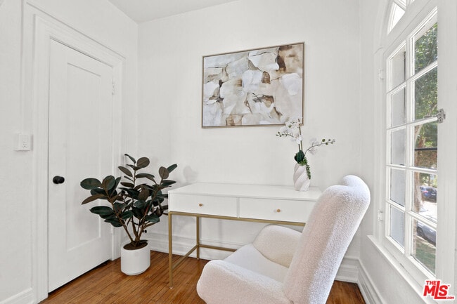 Building Photo - 442 N Orange Grove Ave